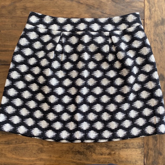 Banana Republic Dresses & Skirts - NWT dressy skirt for office and going out